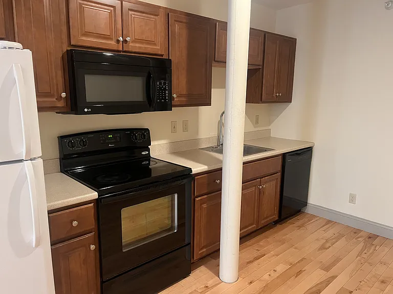 191 College St #203 — Photo 9
