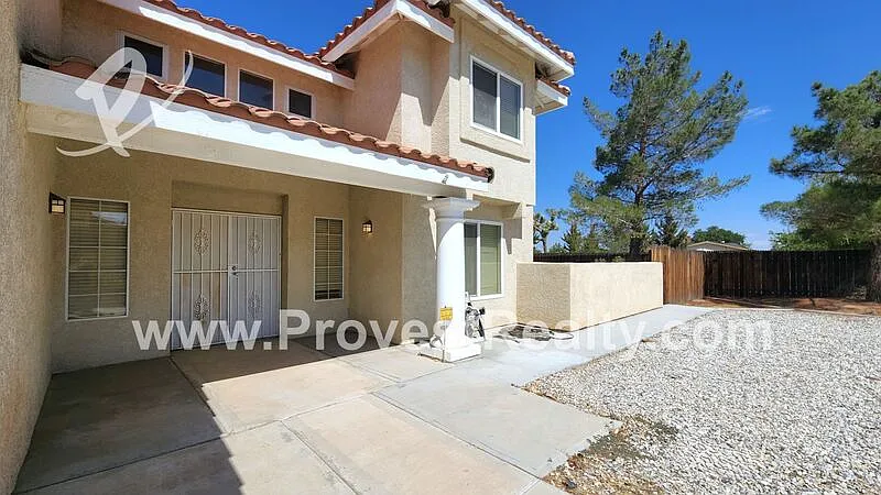 5 bed, 3.0 bath, 2481 sqft, $2,800 — Photo 3