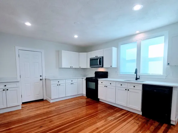 268 1/2 Greenville Ave Floor 2, Johnston, RI 02919