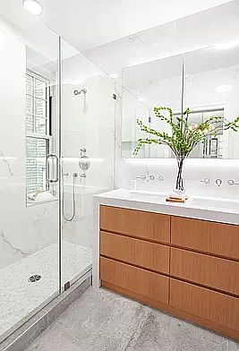 5th image of 150 E 72nd St APT 5E