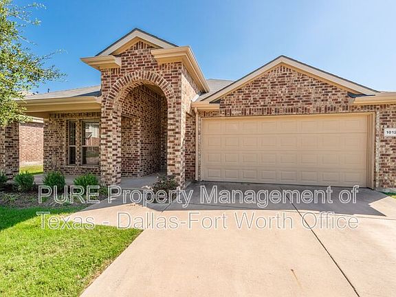 2nd image of 1012 Lake Hollow Dr
