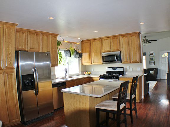 Upgraded kitchen - granite