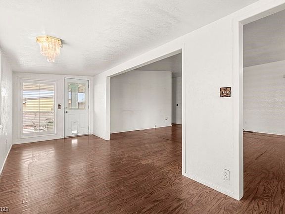 4th image of 5083 Royal Ave