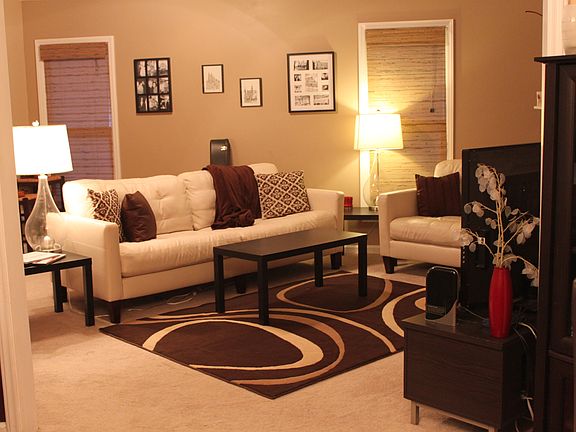 This is a living room you'll love to come home too!