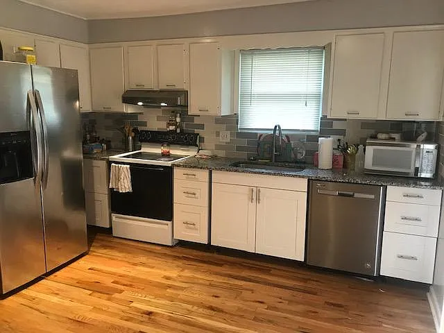 4 bed, 2250 sqft, $2,400 — Photo 4