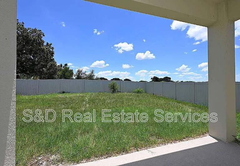 685 Crown Rose Dr — Photo 32