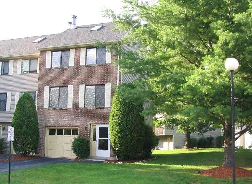 Exterior Front - End Unit