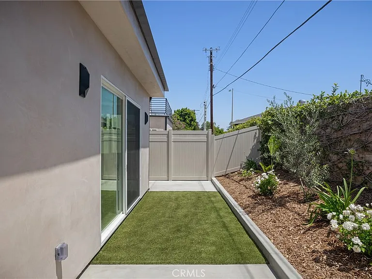 10053 Amestoy Ave — Photo 13