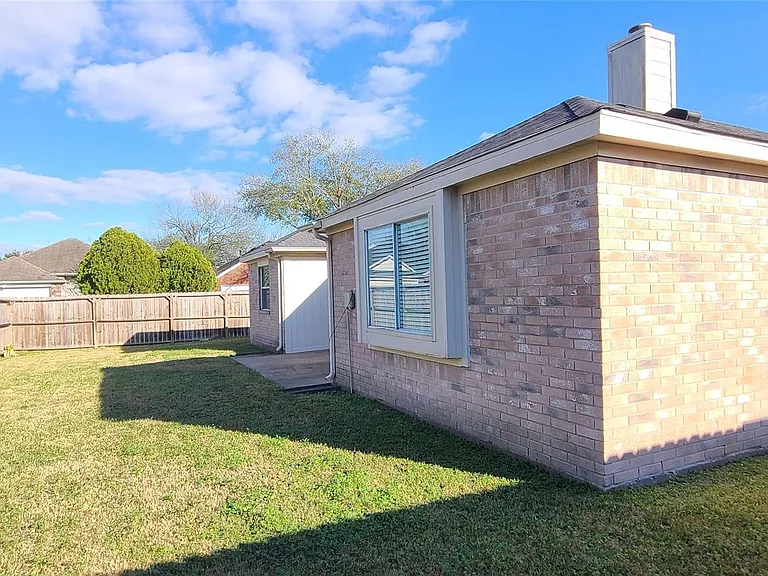19330 Larissa Dr — Photo 29