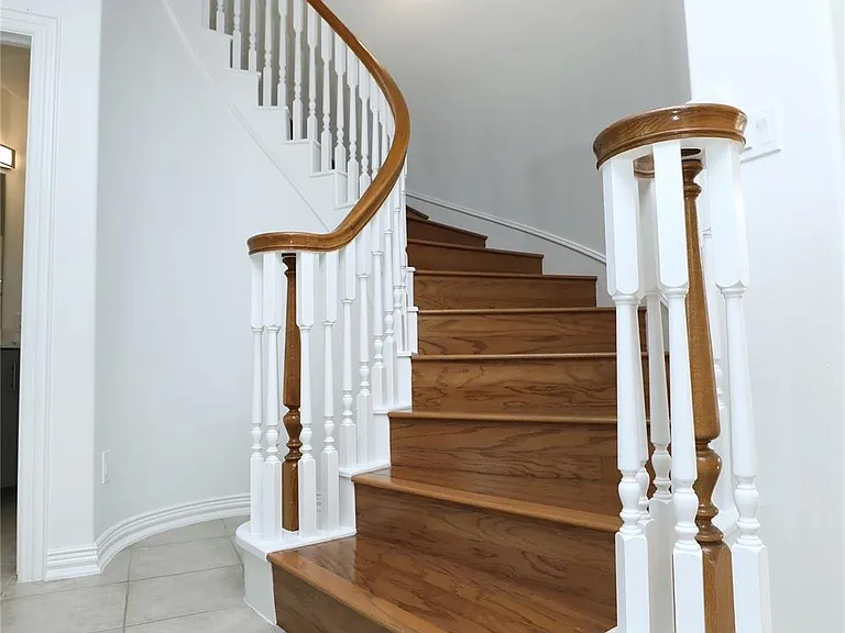 1715 Cottage Landing Ln — Photo 8
