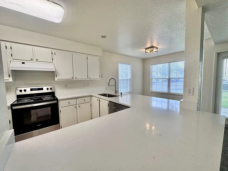 4701 NE 77th Ave #D-16 — Photo 7