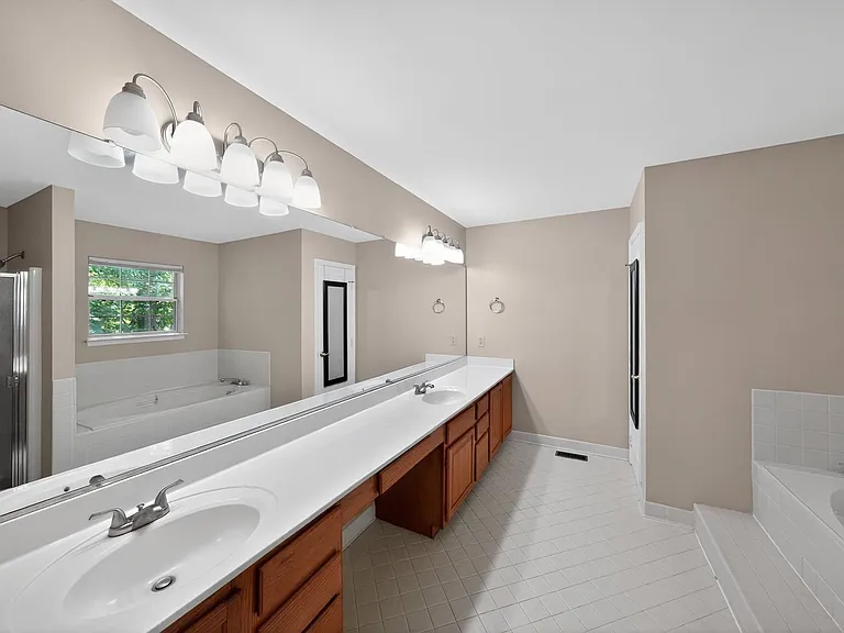 3006 Freedom Ct N — Photo 12