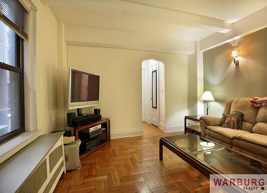2nd image of 49 W 72nd St APT 6-A