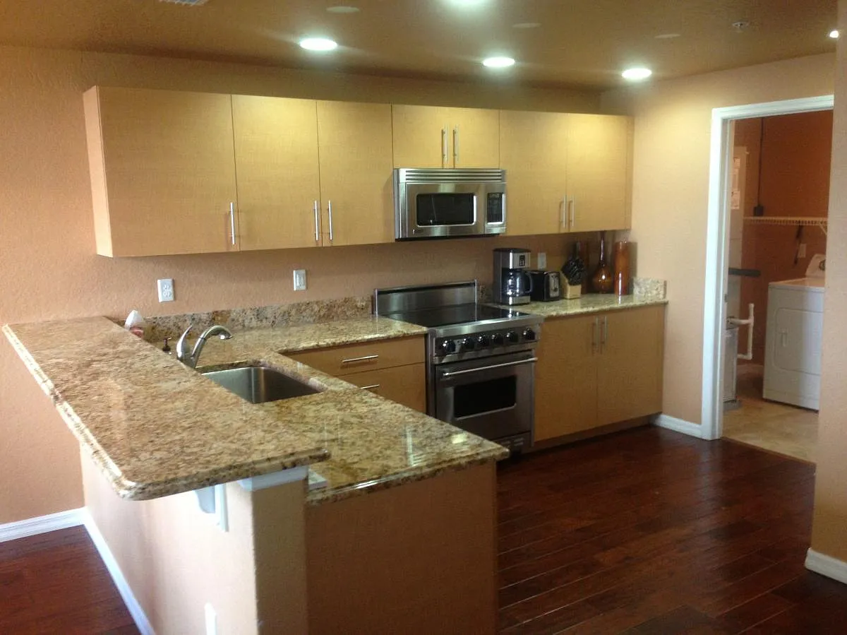 Building Photo - 128 S Beach St #205