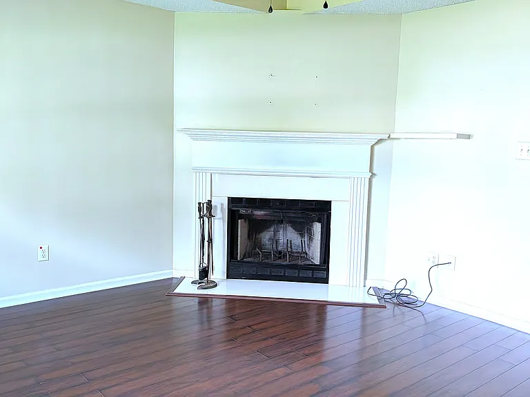 118 Georgetown Blvd — Photo 3
