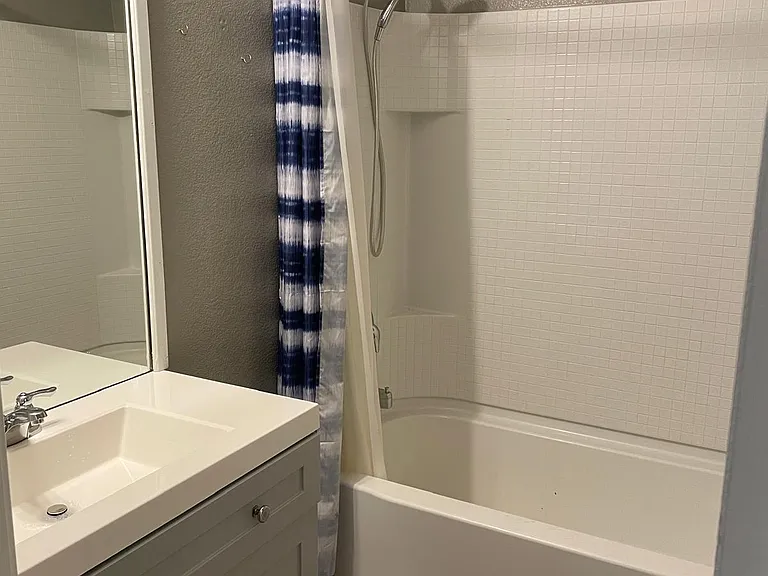 2nd Bath room