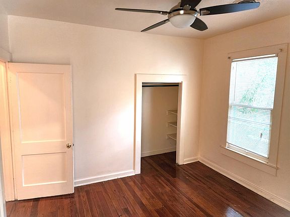 4th image of 1001 N Fern Creek Ave
