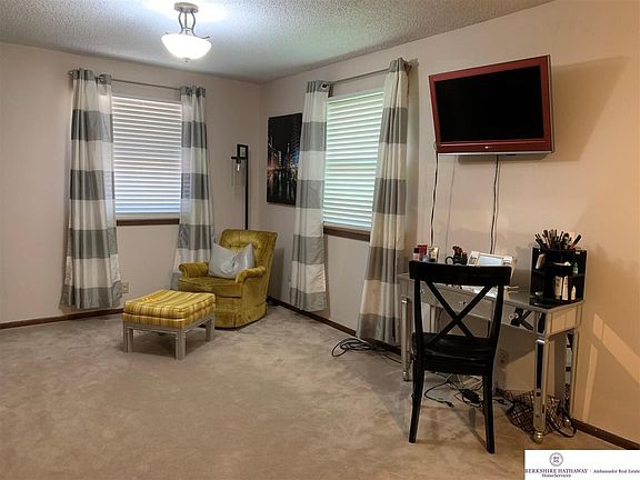 5th image of 424 N Christy St