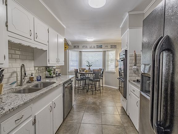 5th image of 1401 Medina Dr