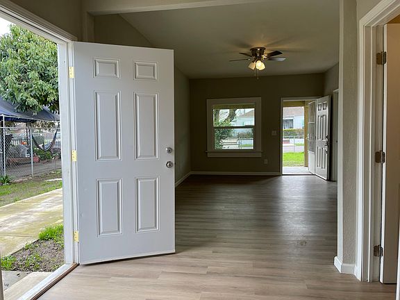 5th image of 2261 E Scotts Ave