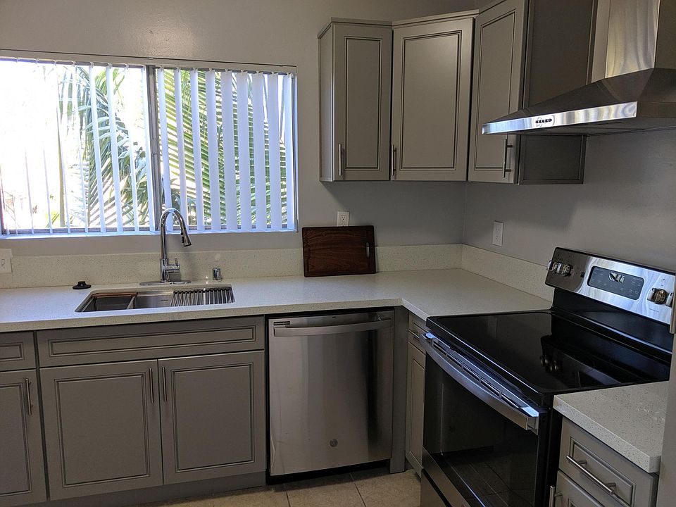 1st image of 835 S Norton Ave #11