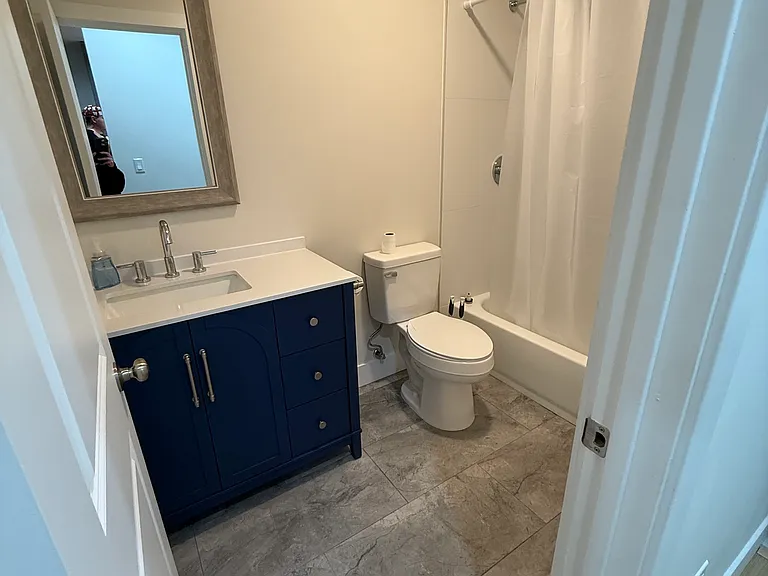 1372 Davis St — Photo 11