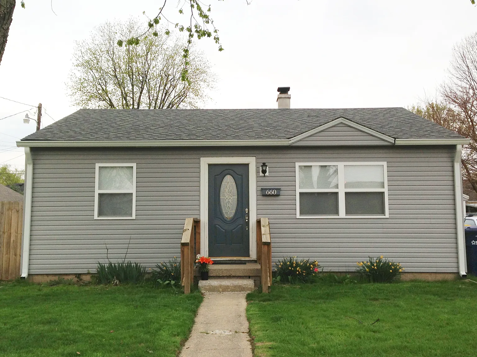 660 Maplecrest Dr photo 1