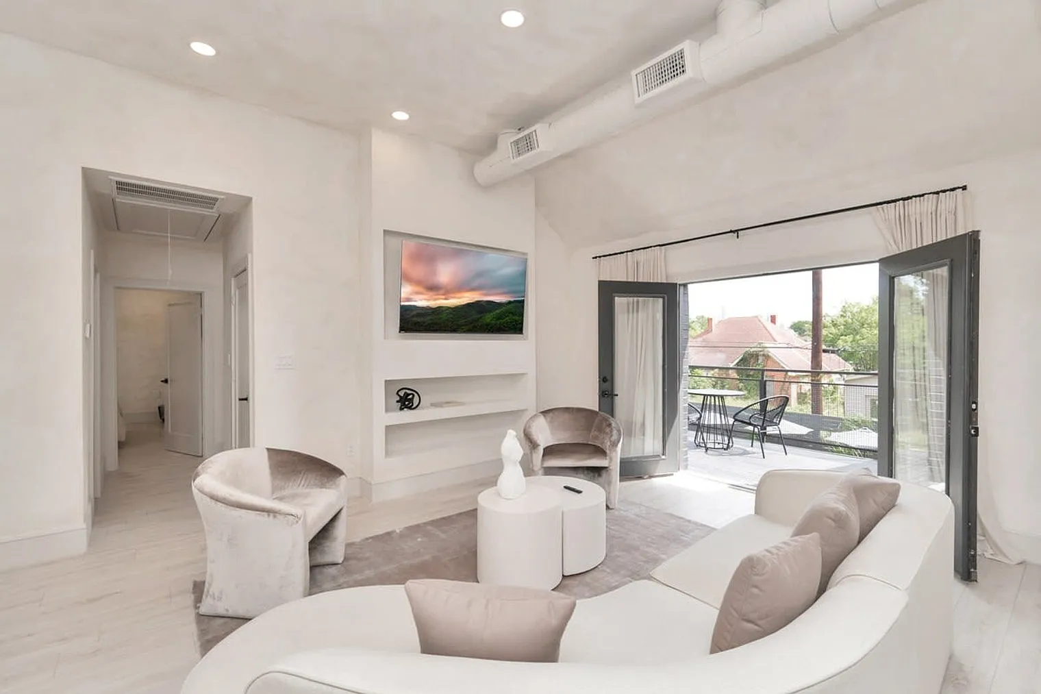 5 bed, 5.0 bath, 3498 sqft, $11,478 — Photo 4