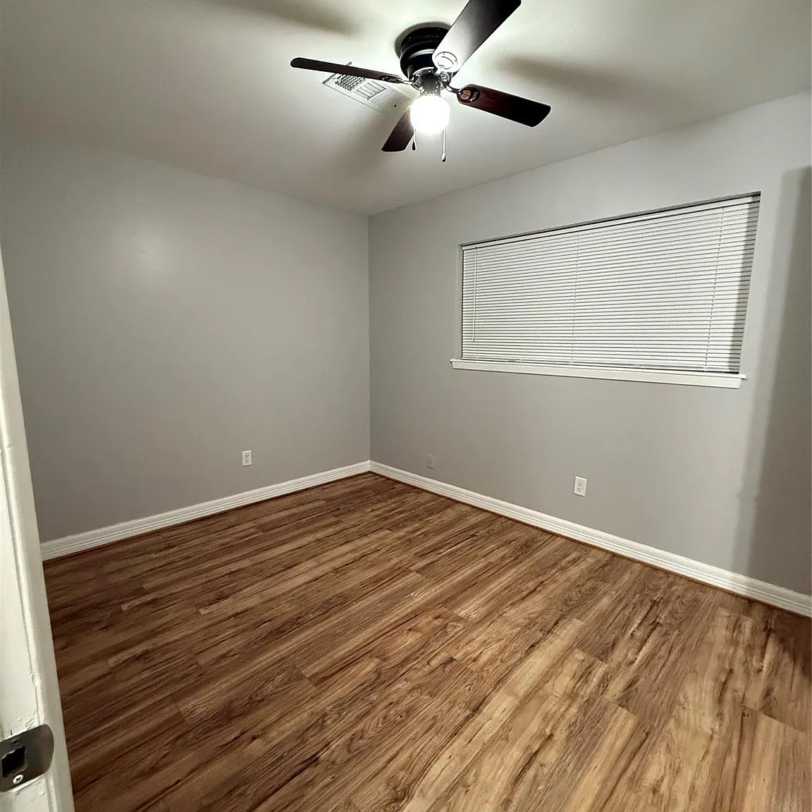 3 bed, 1.5 bath, 1572 sqft, $1,450 — Photo 2