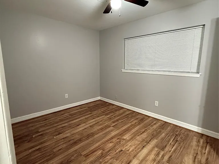 5519 Mendota Ln — Photo 2