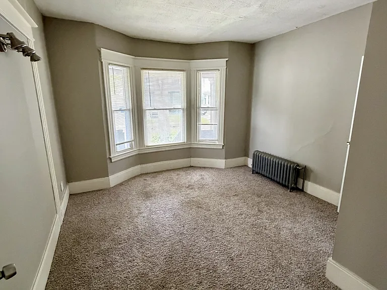 58-60 Sidney St #58 — Photo 9