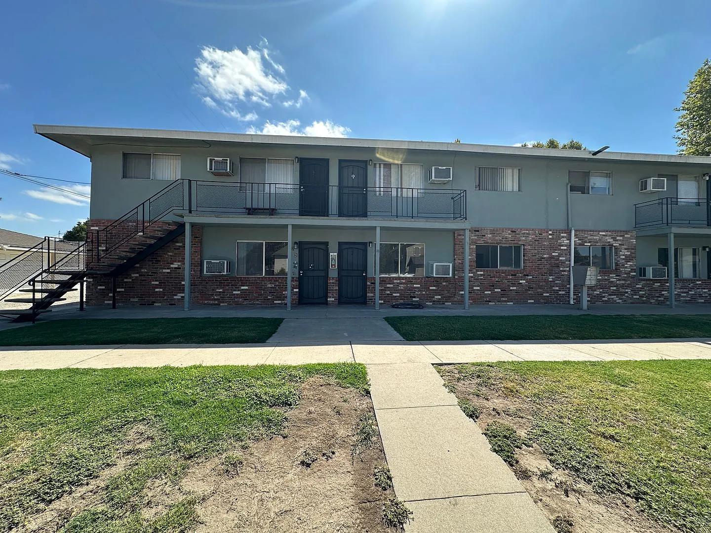 228 S Walnut Ave — Photo 1