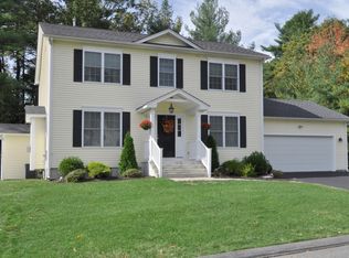 11 Clover Ct, Cumberland, RI 02864