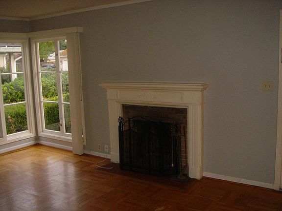 5th image of 2111 Peachtree Ln