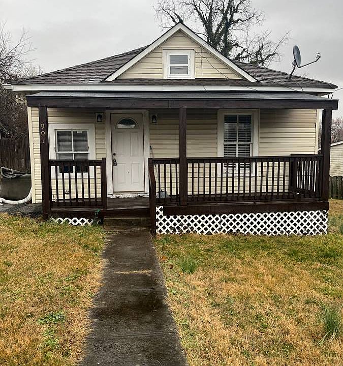 1st image of 901 Peck St NW