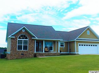 140 Creek Dr, Rainsville, AL 35986