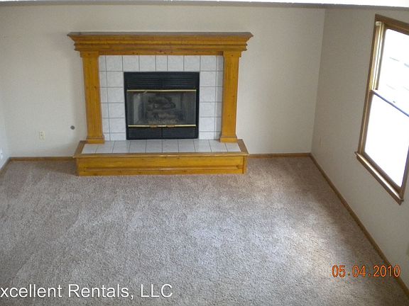 2nd image of 715 NE Adams Dr