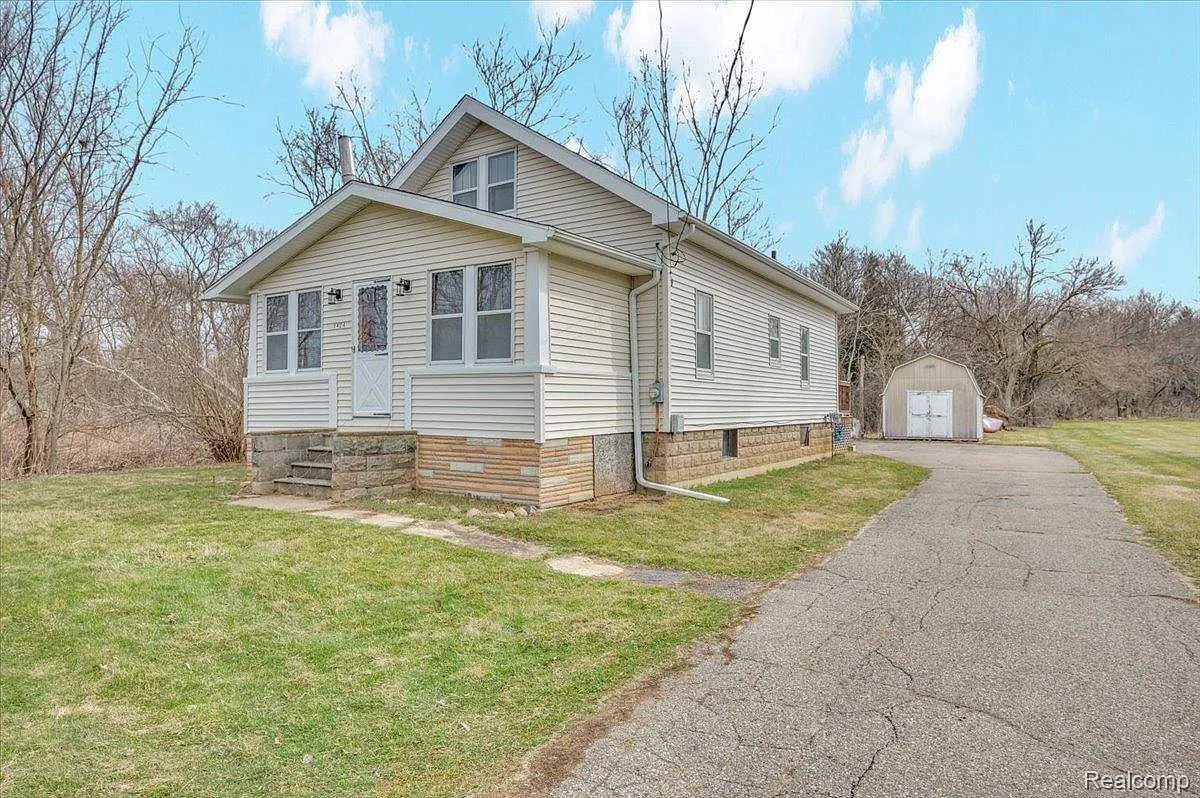 3424 N Irish Rd photo 1