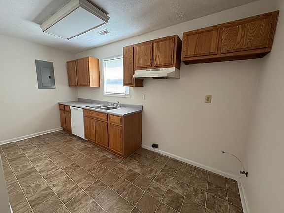 3rd image of 5109 W Raymond St #B