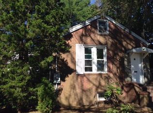 98 Miller Rd, Hicksville, NY 11801