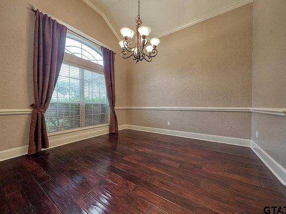 4th image of 205 Heritage Ct