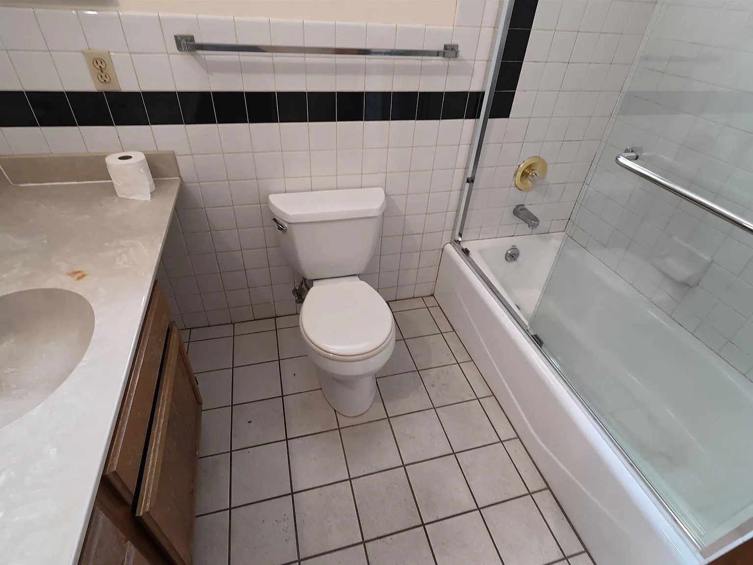 3 bed, 1092 sqft, $3,300 — Photo 3