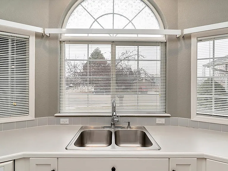 4245 S Danridge Ave — Photo 16
