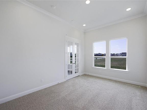 5th image of 2704 Majestic Ave