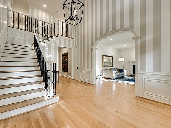 2nd image of 1704 Macgregor Dr