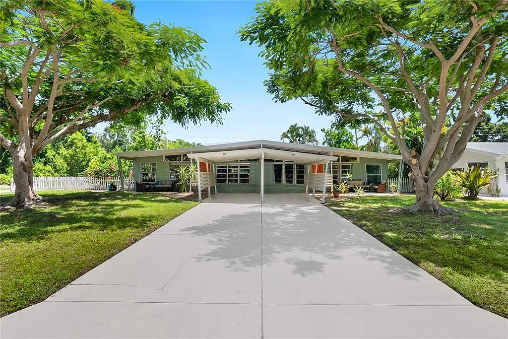 2 bed, 1.0 bath, 1224 sqft, $2,350 — Photo 1