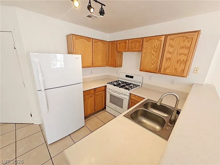 2521 Sierra Luna Ave #101 — Photo 6