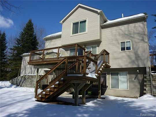 3rd image of 637 Candela Dr