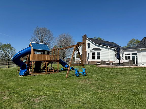4th image of 2447 Hall Rd