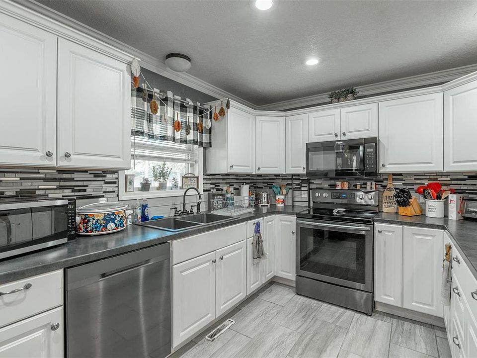 1929 Sanders Ave, Poplar Bluff, MO 63901 Zillow